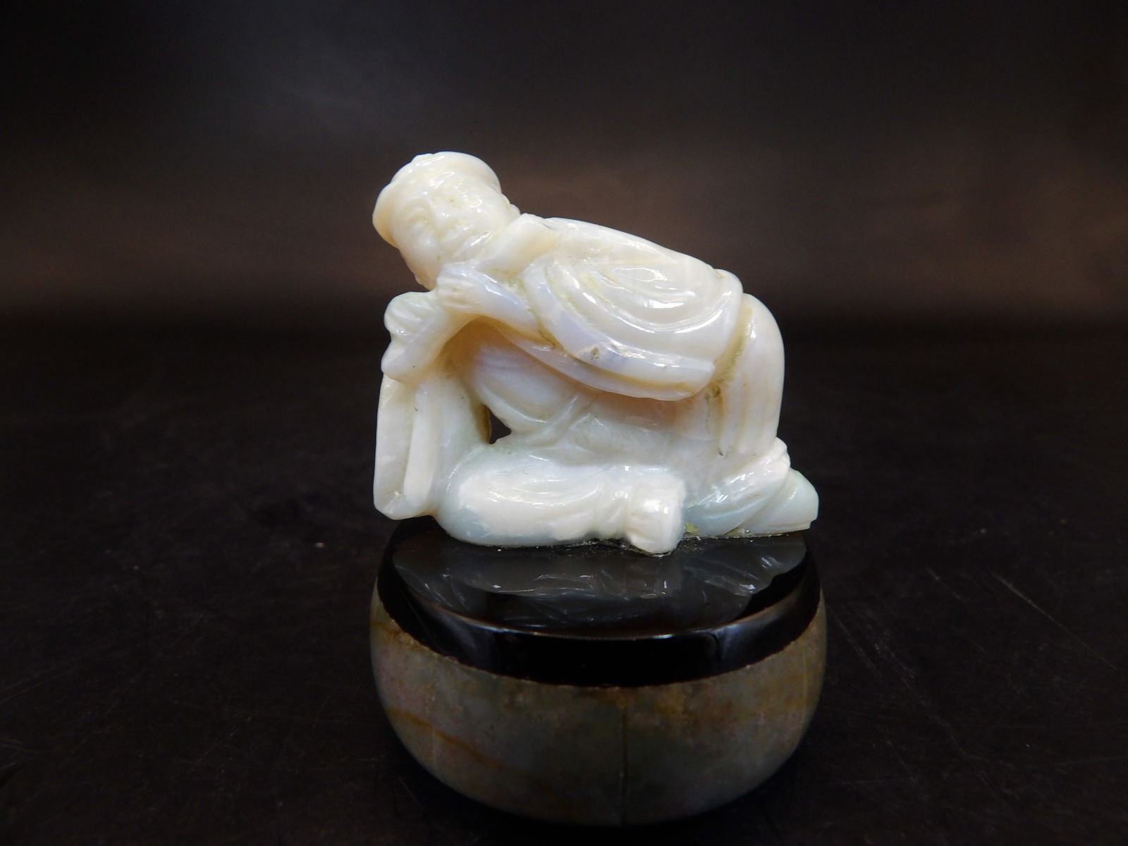 Very rare carved opal musician snuff bottle with amethyst stopper (1 of 8)