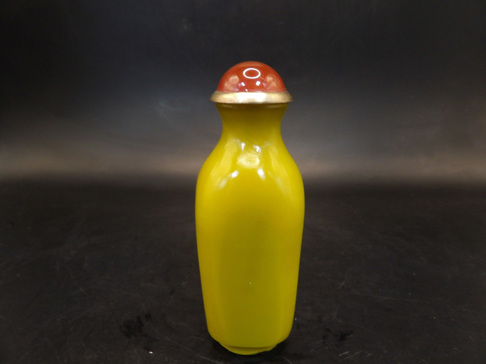 Chinese antique egg yolk glass snuff bottle: 2.8 inches height.