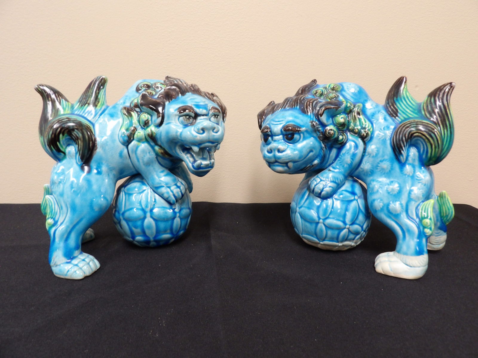 A pair of turquoise glazed fine Japanese porcelain foo dog statue (1 of 6)
