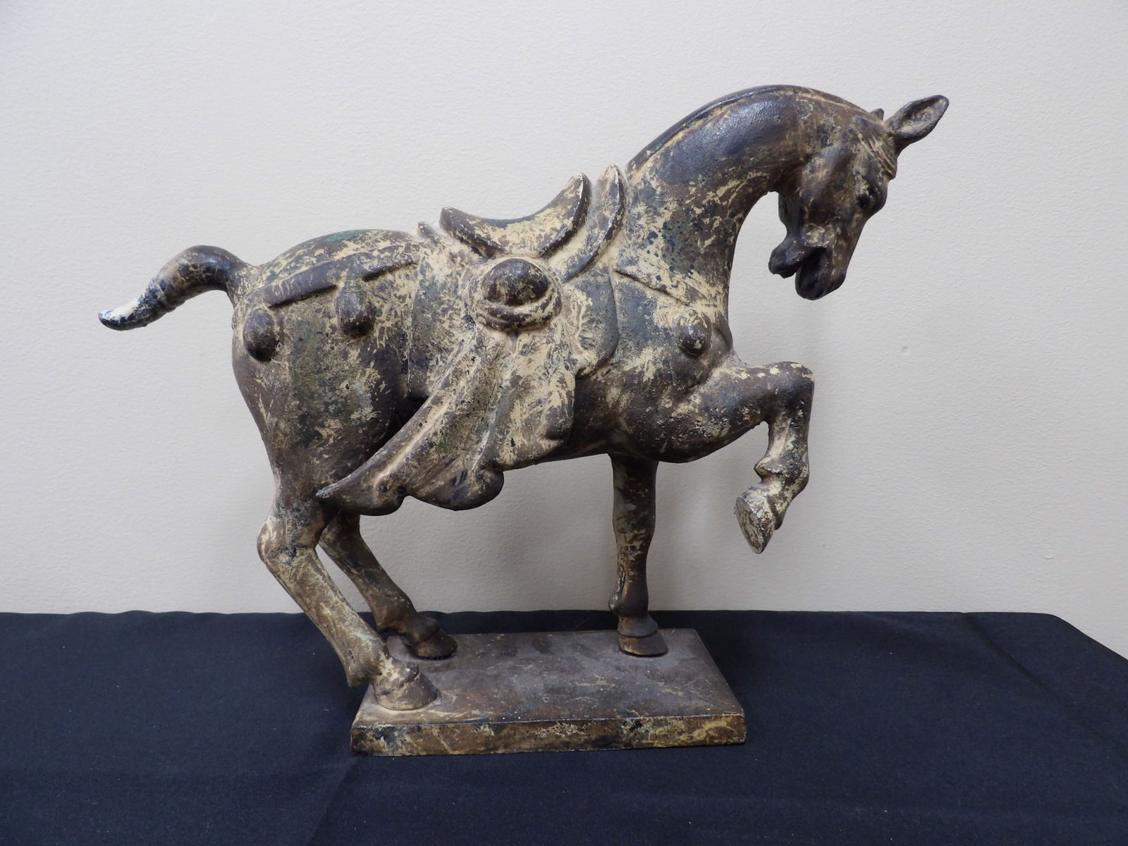Chinese antique bronze horse statue (1 of 6)