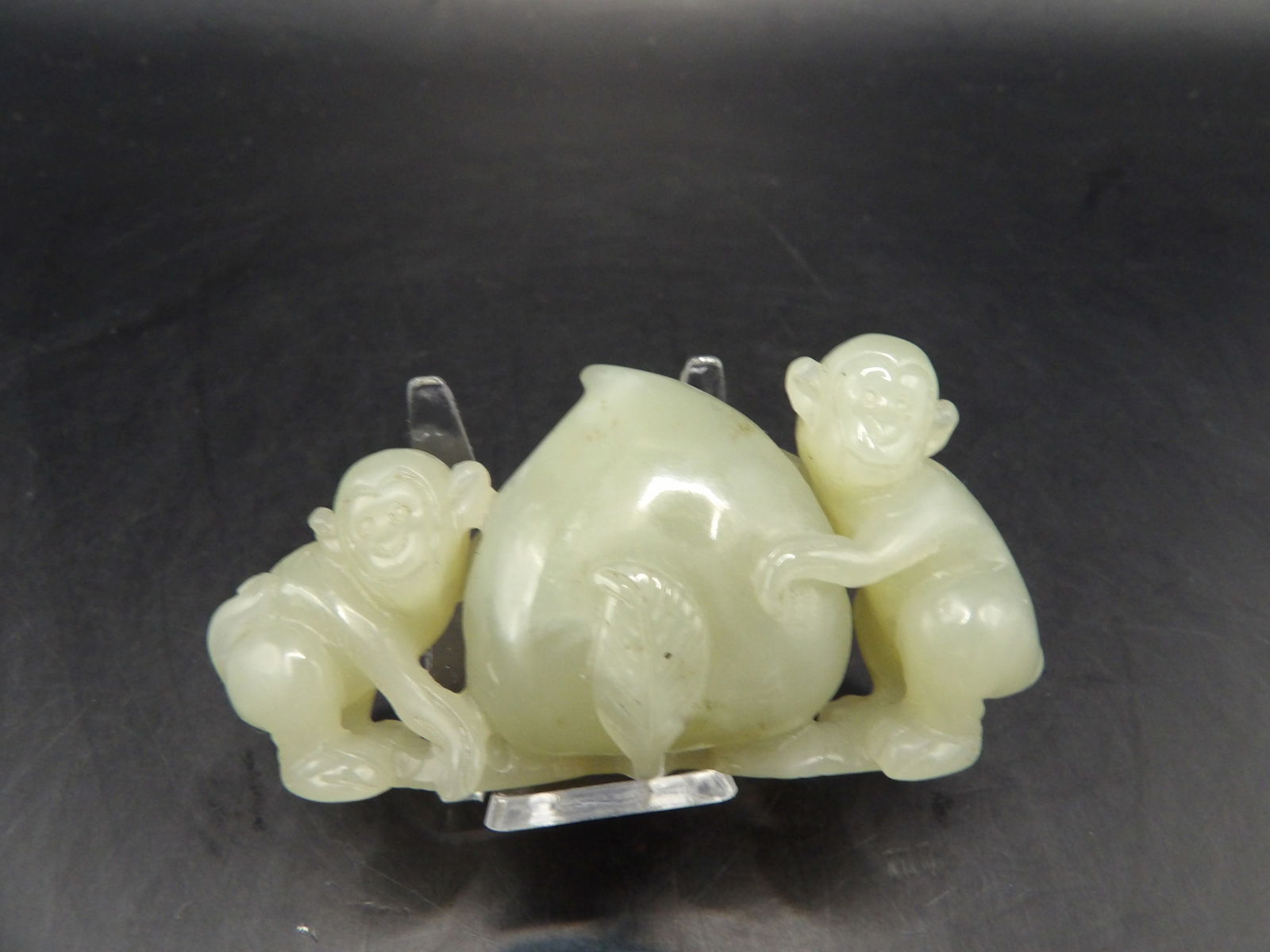 Chinese nephrite jade monkey and peach fine carving (1 of 4)