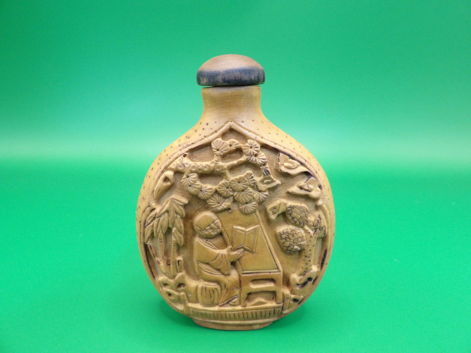 Rare antique Chinese carved coconut shell snuff bottle (1 of 7)