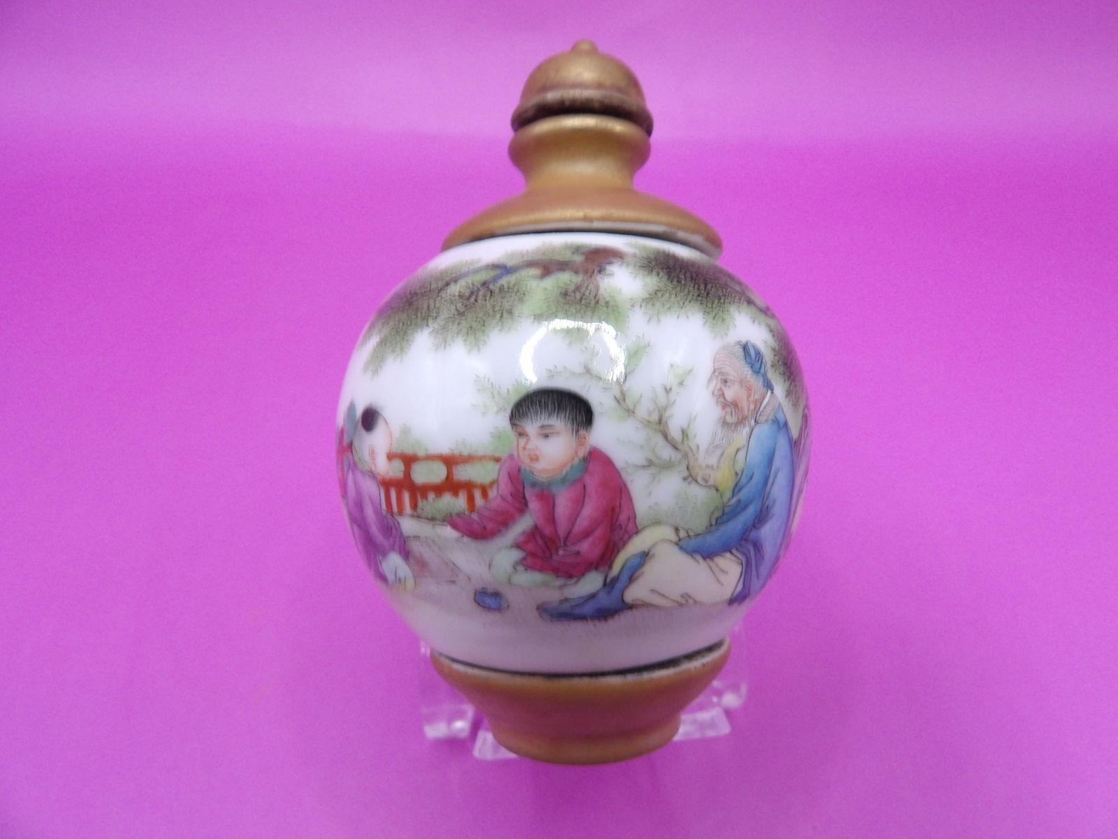 Rare Chinese porcelain rotating snuff bottle erotica inside with Qing dynasty Qianlong mark (1 of 9)