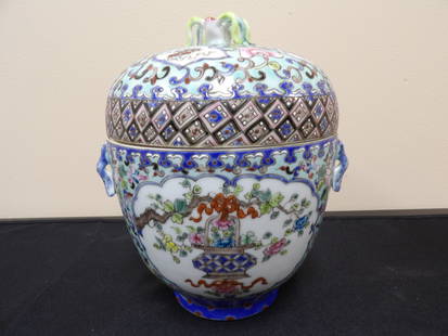 Very fine Chinese porcelain lidded jar with leaf mark on the bottom: 8 inches height.