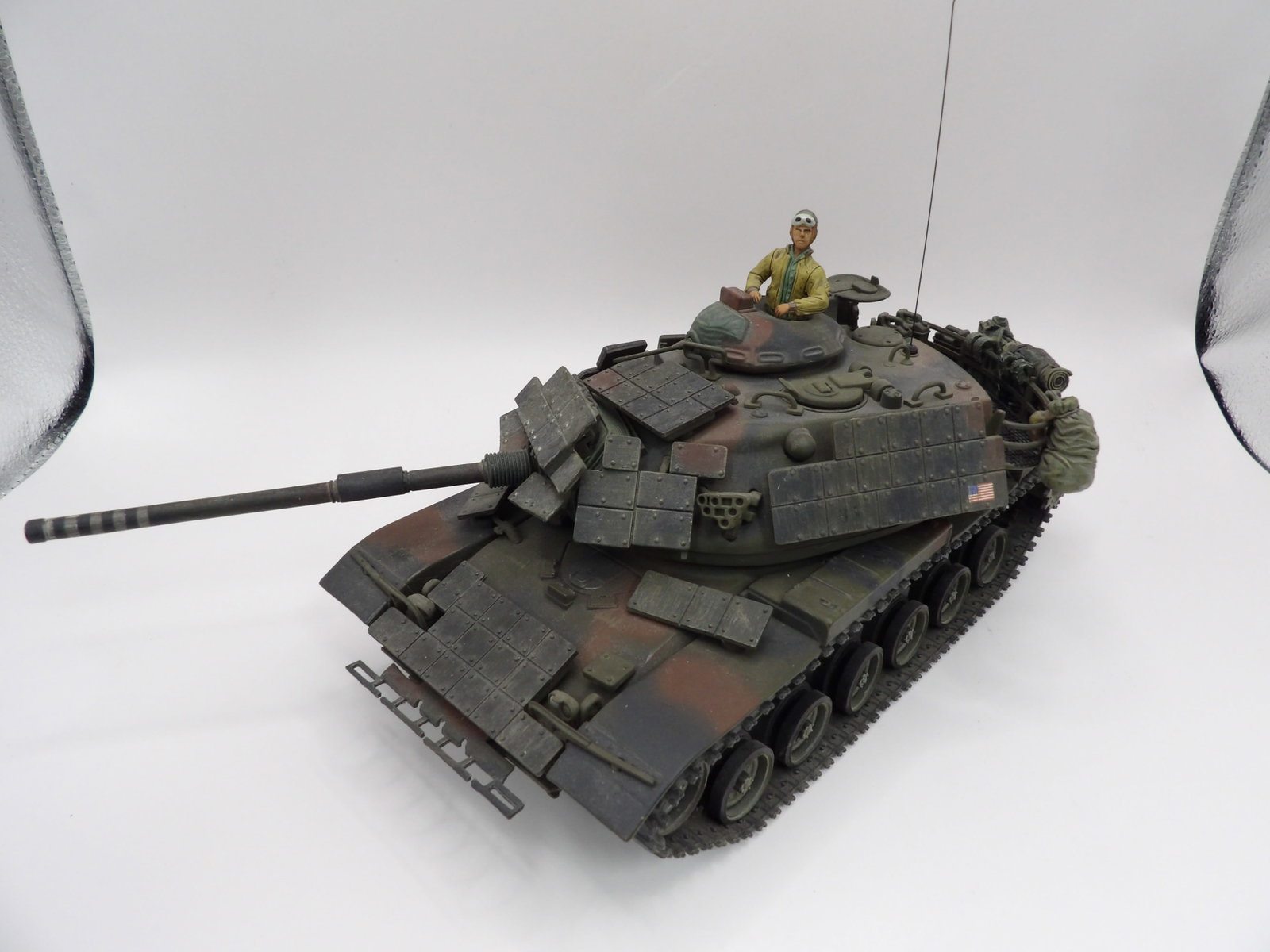 Unimax US Marine M60A1 model tank with ERA: Tank main body is 9 inches length.