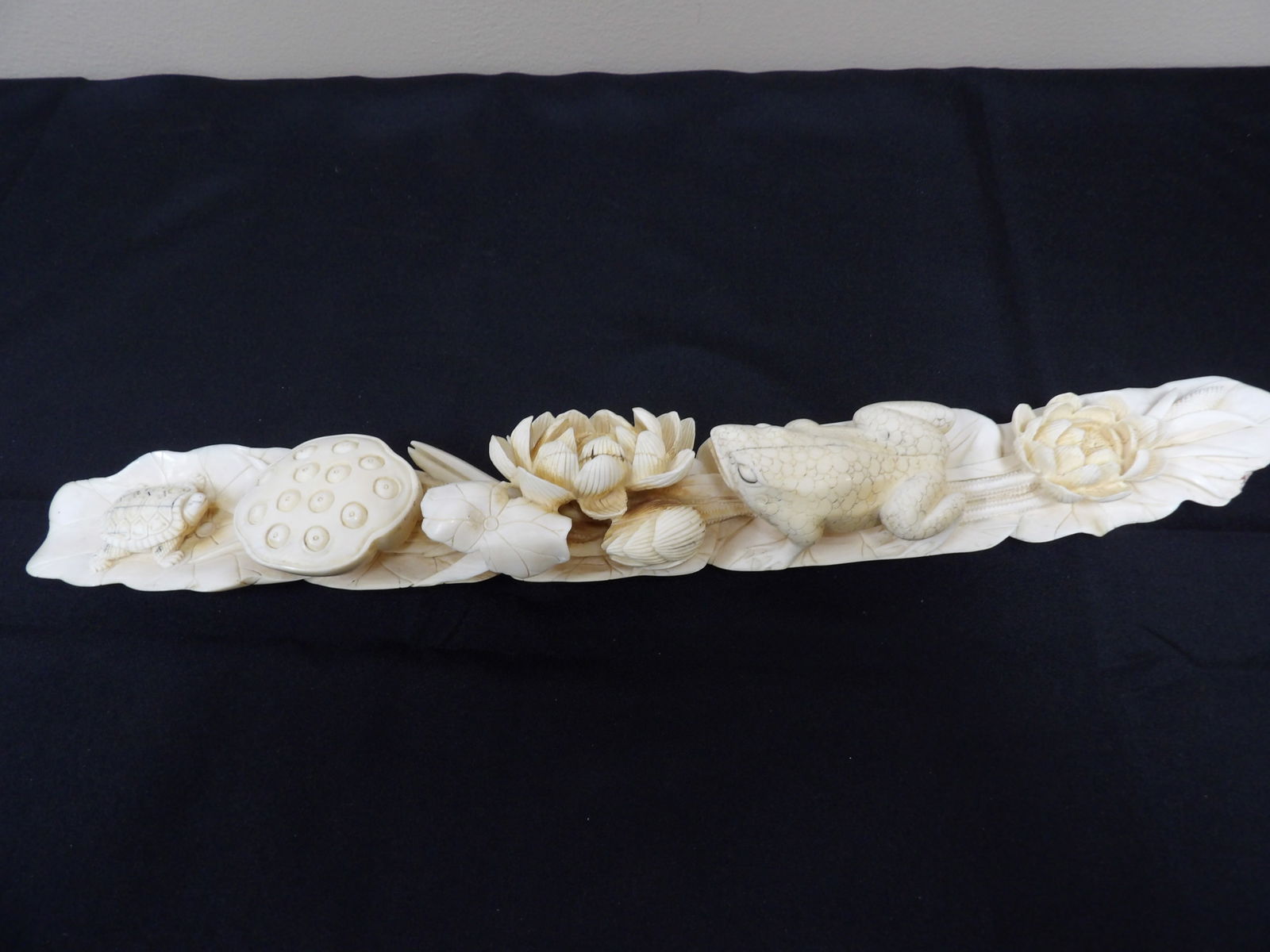 Exceptional Chinese or Japanese carved lotus frog turtle pond scene long carving - No Export (1 of 12)