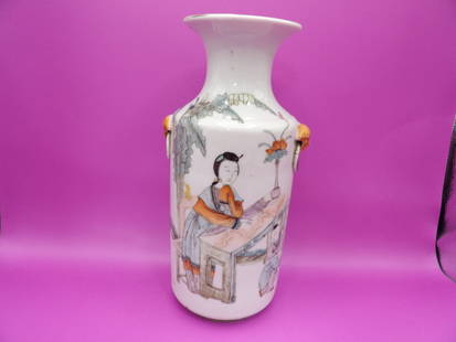 Antique Chinese hand painted porcelain vase with Chinese calligraphy signed: 9.2 inches height. Maker's mark on the bottom.