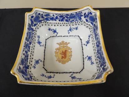 Chinese export Armorial porcelain gold gilt square bowl signed on the bottom: 9 inches length. No reserve.