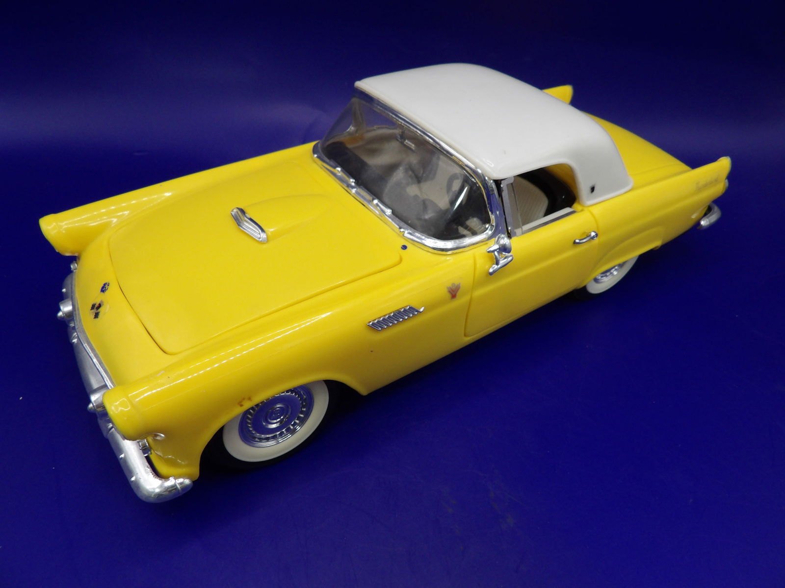 1:18 1955 Ford Thunderbird hardtop (1 of 8)