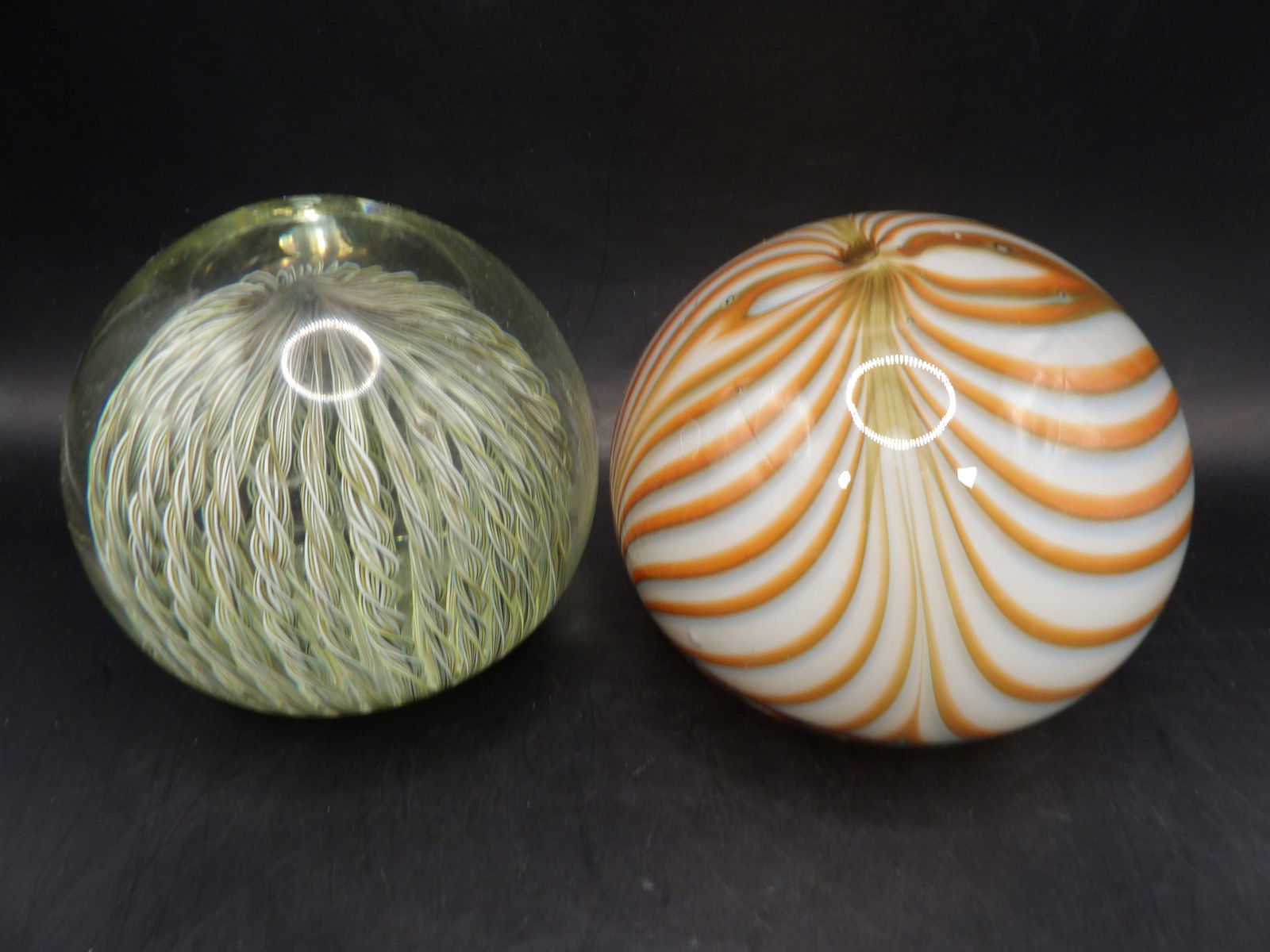 Lot of 2 very large Murano art glass paper weight (1 of 4)