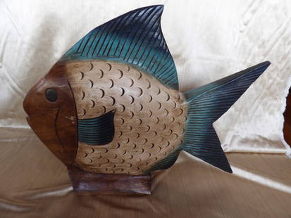Vintage polychrome large carved fish wooden statue: Size is 23 x 5 x 20.5 inches.