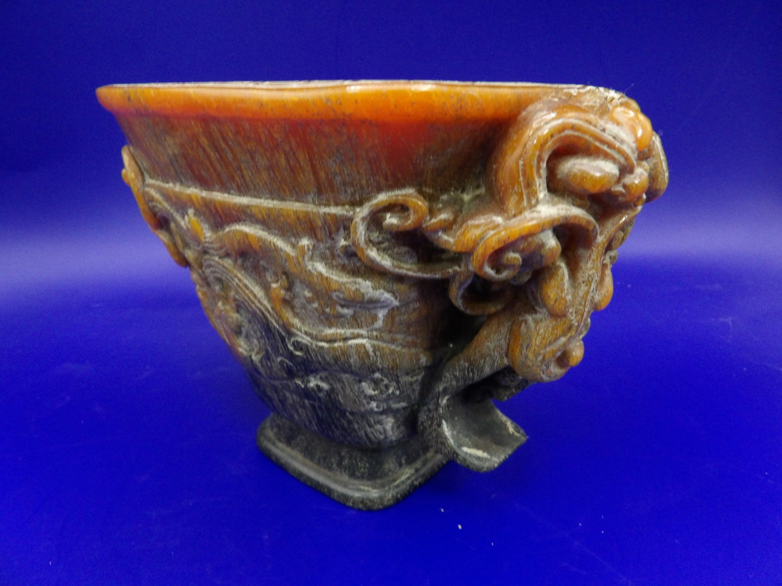 Chinese fine carved Chilong cup with Qing dynasty Qianlong mark: 4.2 inches height.