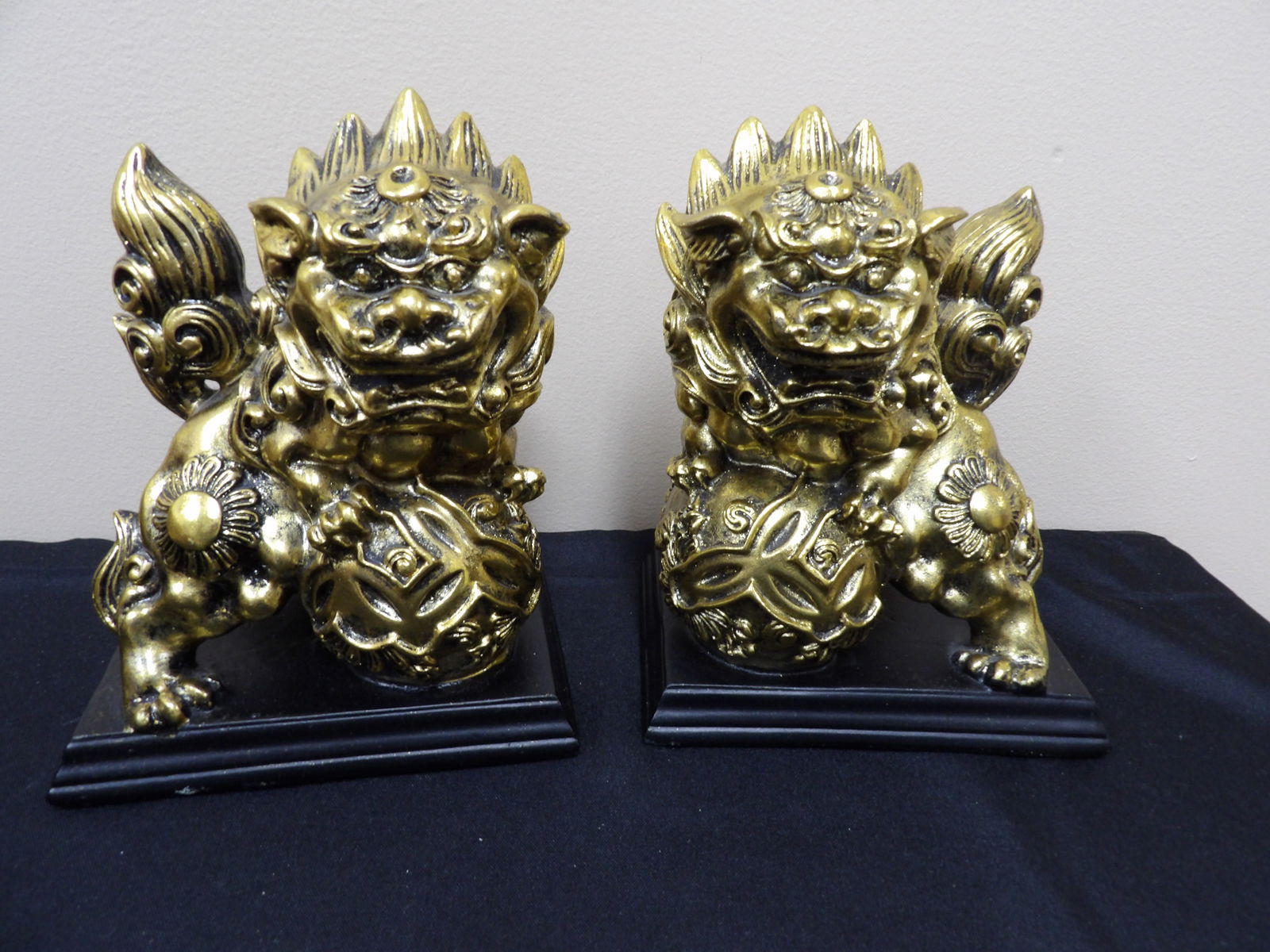Pair of Chinese foo dog bookends (1 of 5)