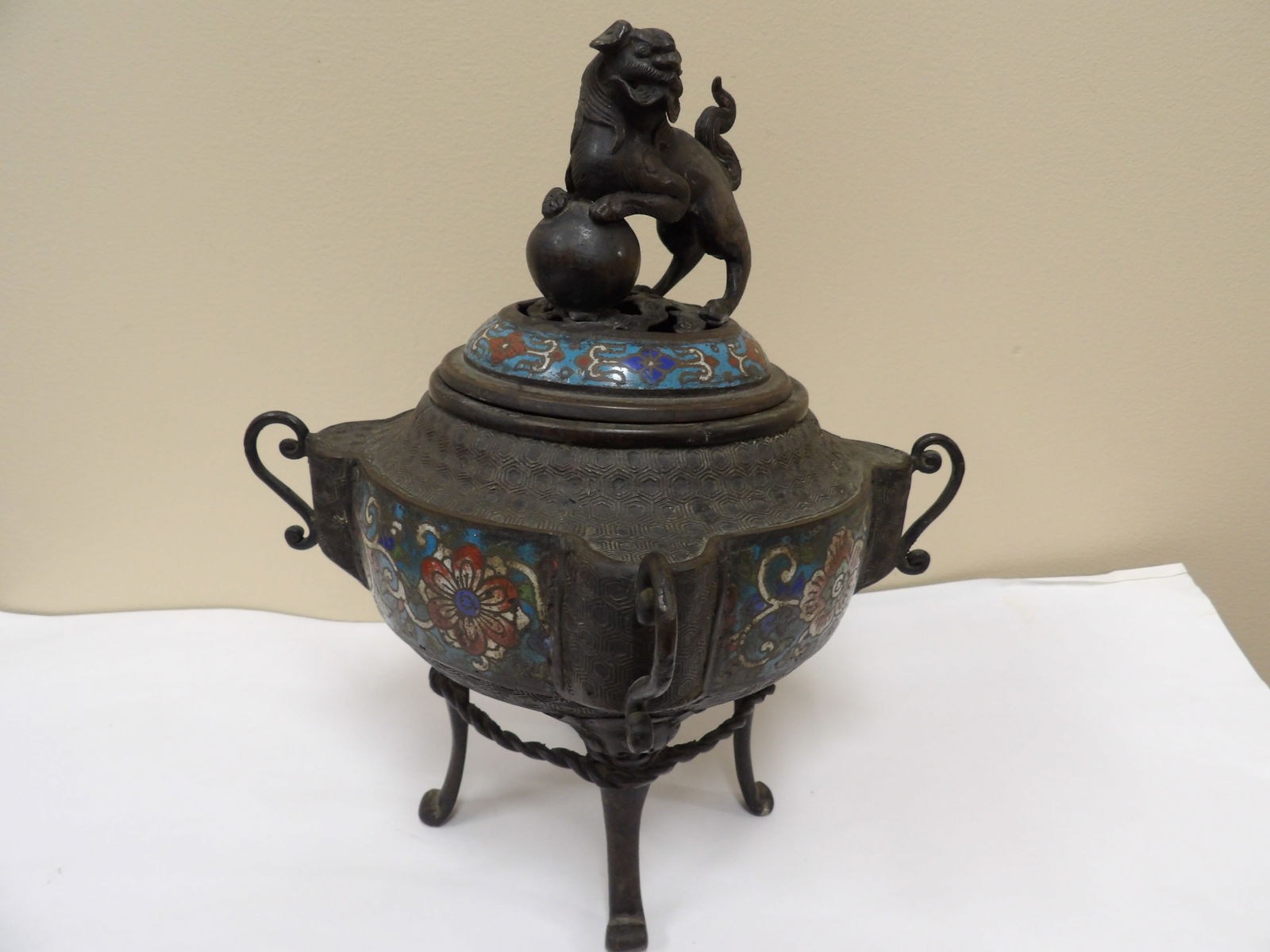 antique Japanese Meiji period cloisonne incense burner with foo dog lid: 11.5 inches height.