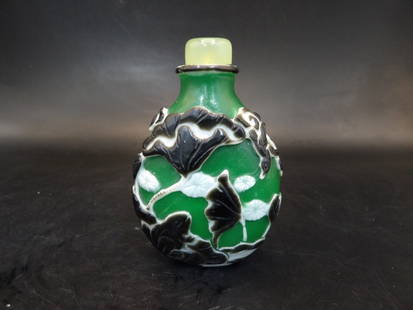 Chinese Qing dynasty overlay glass snuff bottle with horse bat frog: 2.8 inches height.