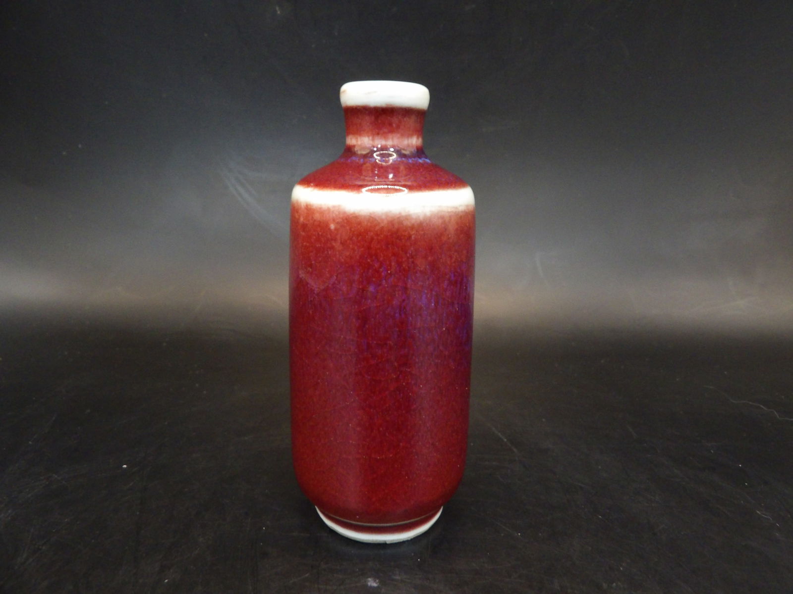 Chinese oxblood porcelain snuff bottle with Qing dynasty Qianlong mark: 3.3 inches height.