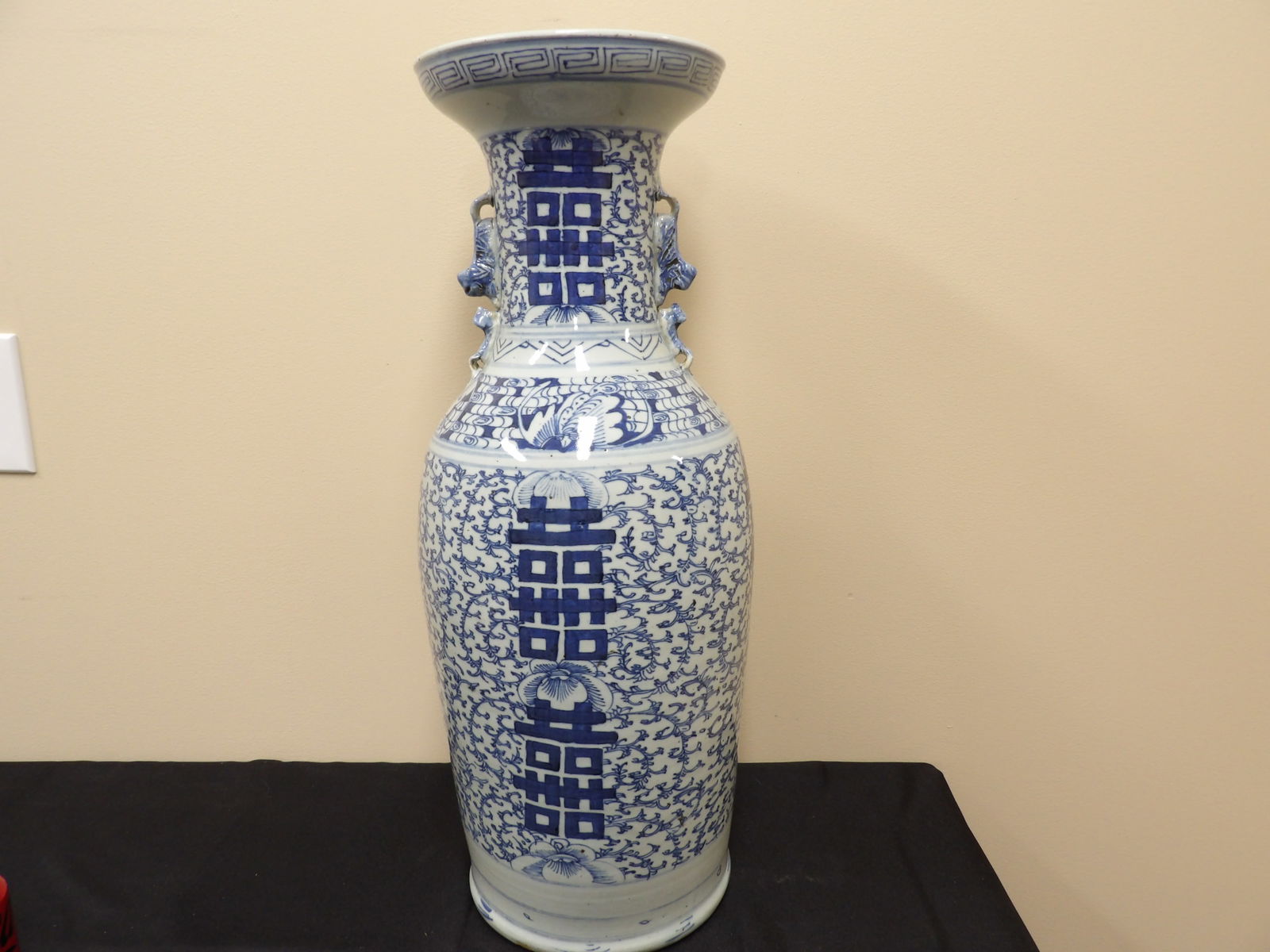 Qing dynasty antique Chinese happiness blue and white porcelain floor vase: 23.3 inches height.