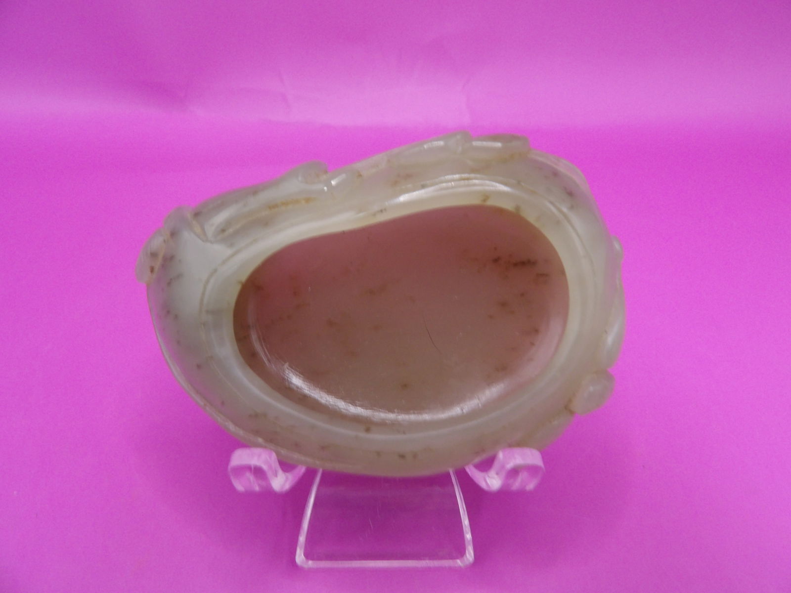 Chinese jade carved brush washer: 2.8 inches length. 89 grams.