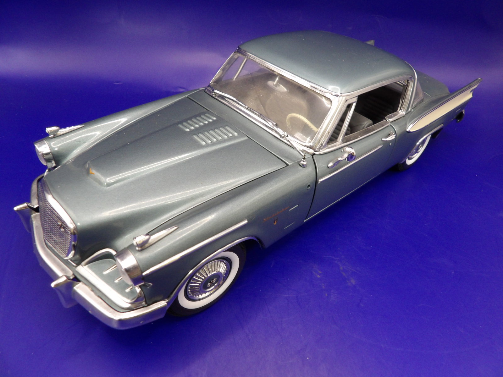 1:18 Motor City Classics 1957 Studebaker Golden Hawk (1 of 8)