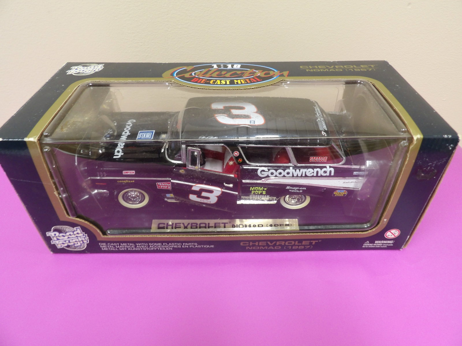1:18 Road Tough Collection Chevrolet Nomad 1957: 13.5 inches length box.