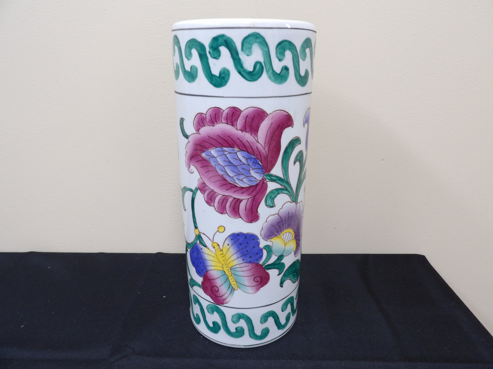 Chinese vintage porcelain hat stand: Approx. 14 inches height.