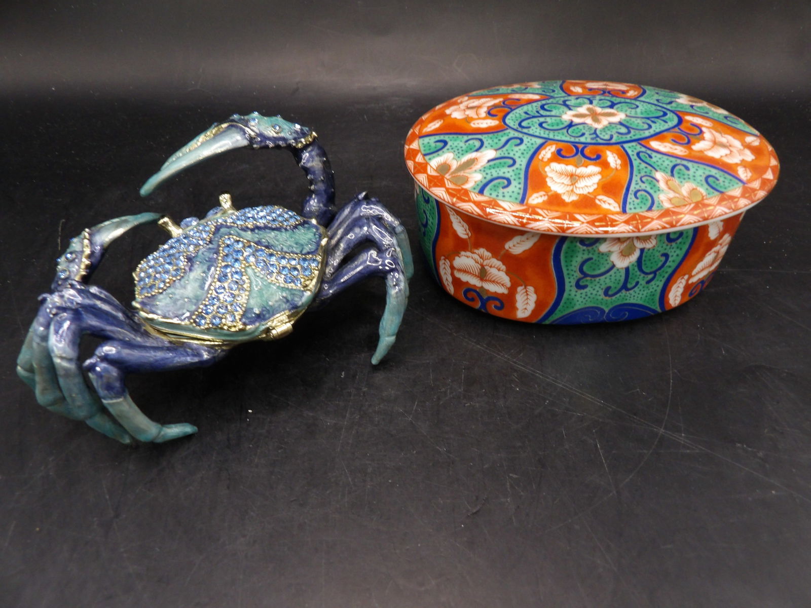 lot of 2 crab shaped inlaid and Japanese porcelain trinket boxes (1 of 4)