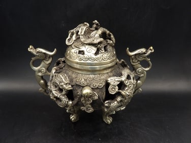 Chinese dragon bronze incense burner with Qing dynasty Qianlong seal mark