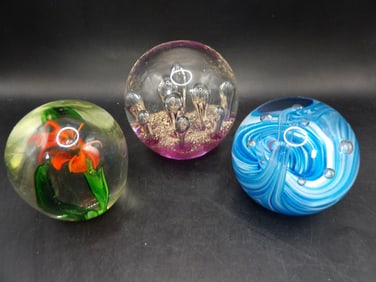 lot of 3 murano glass paperweight