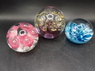 lot of 3 murano glass paperweight