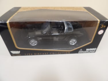 Motor Max 1:24 2004 Ford Mustang GT Concept Convertible