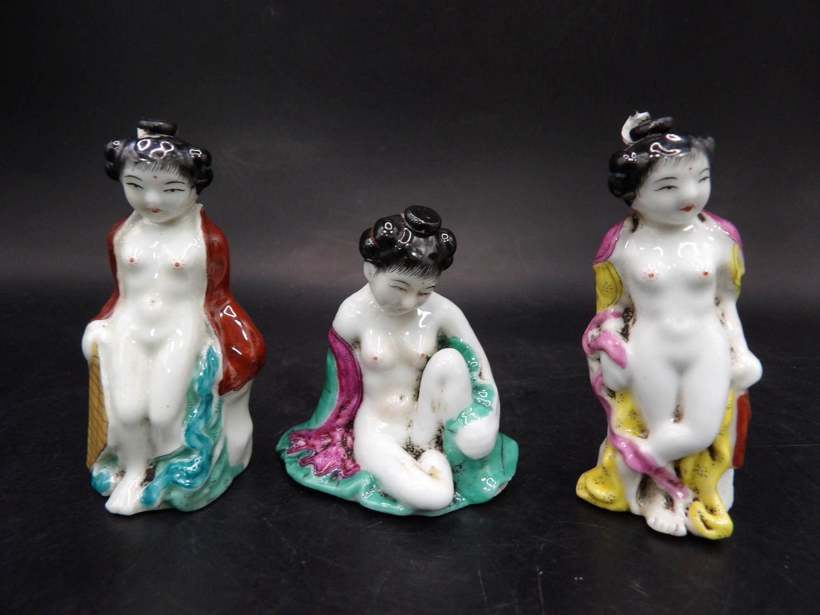 lot of 3 fine Chinese nude woman figural porcelain snuff bottle with Qing dynasty Guangxu mark: Tallest one is 2.7 inches height.