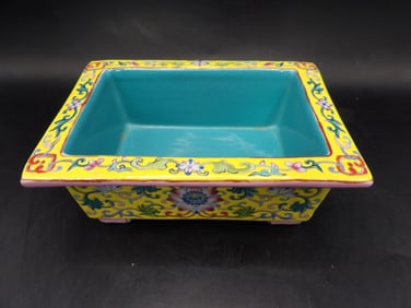 Chinese porcelain brush washer with Qing dynasty Yongzheng mark
