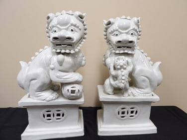 Rare antique Chinese porcelain foo dog statue pair with famous Fu Jian Hui Guan marking