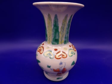 Chinese wucai porcelain vase with Ming dynasty mark