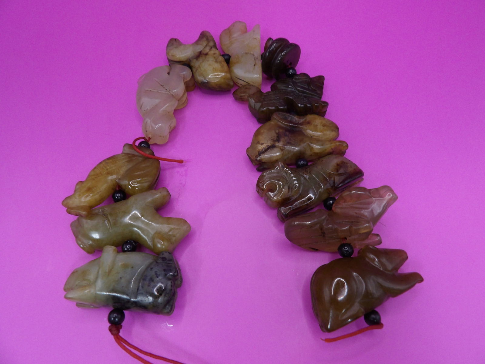 Chinese jade carved 12 zodiac animals on a string: 224 grams.