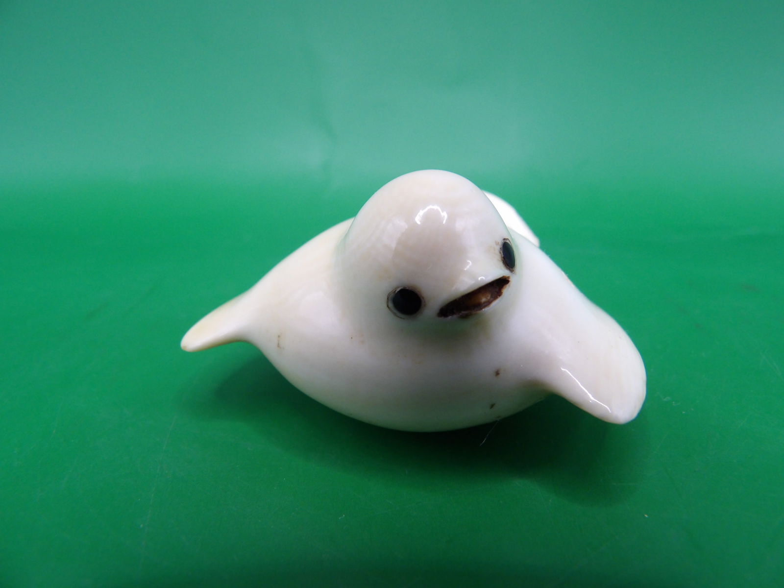 Fine Japanese dove carving signed (1 of 7)