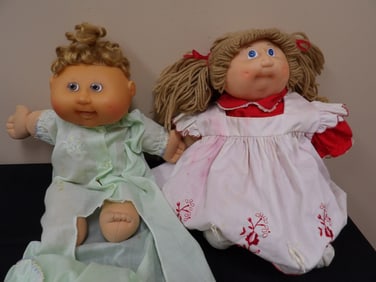 lot of 2 vintage Cabbage Patch dolls probably 1980s