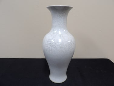Chinese porcelain base with Qing dynasty Kangxi mark