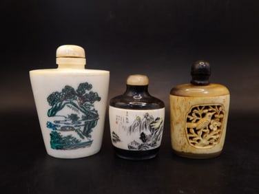 lot of 3 horn or bone snuff bottles
