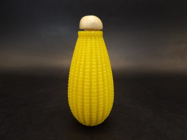 Chinese antique glass corn shaped snuff bottle