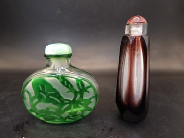 lot of 2 Chinese antique glass snuff bottles