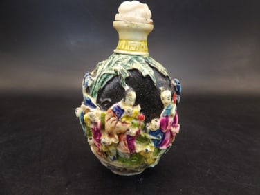 Chinese Qing dynasty Qianlong mark molded resin snuff bottle