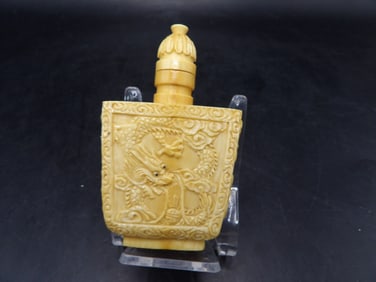 antique Chinese carved natural material Dragon snuff bottle - No Export