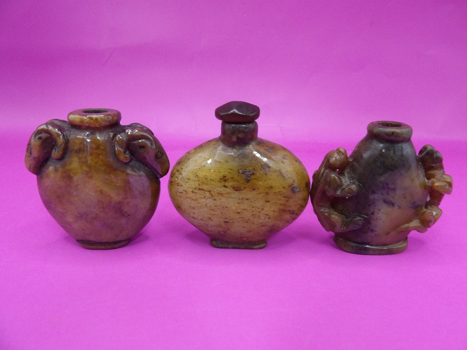 lot of 3 Chinese jade carved snuff bottle (1 of 5)