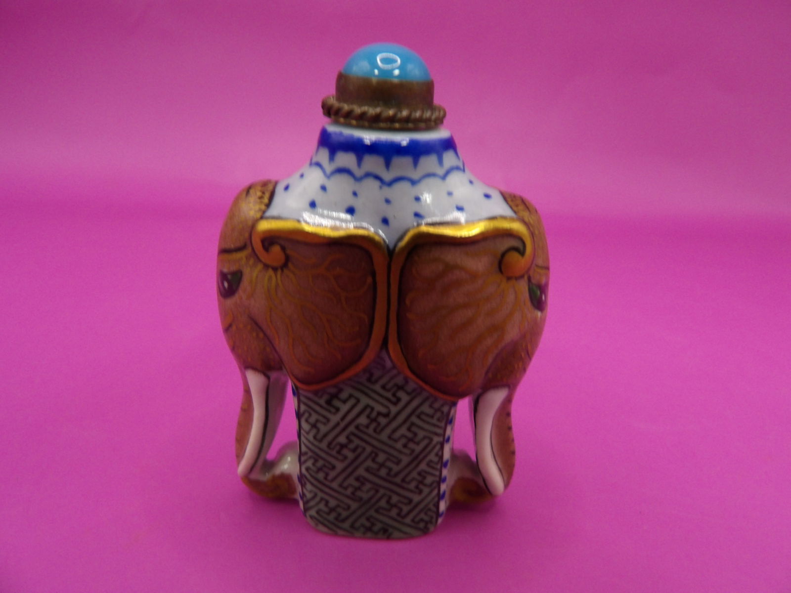 Qing dynasty Qianlong mark double elephant Chinese porcelain snuff bottle (1 of 6)