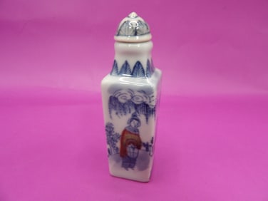 fine antique hand painted Chinese square porcelain snuff bottle signed