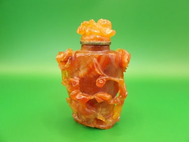 fine carved antique Chinese carnelian snuff bottle