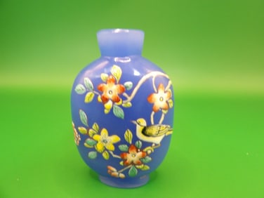 very fine Gu Yue Xuan mark enamel painted blue background glass snuff bottle