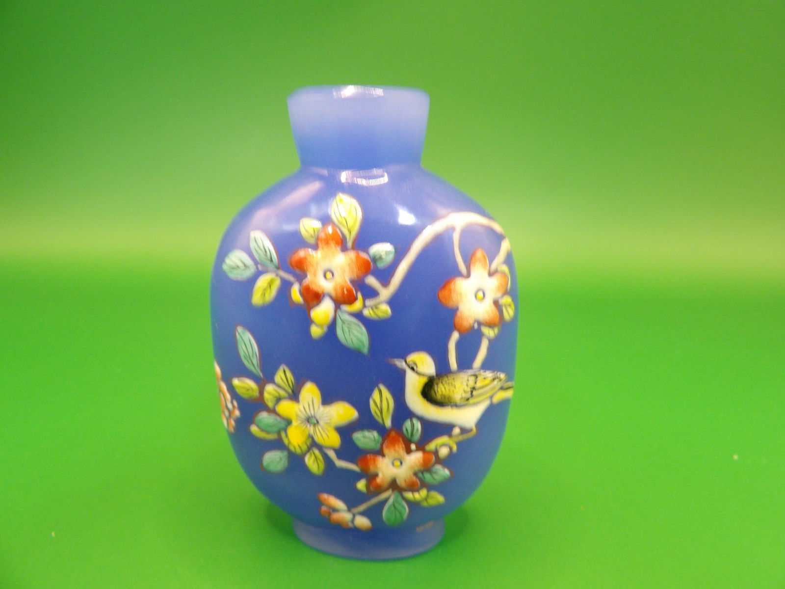 very fine Gu Yue Xuan mark enamel painted blue background glass snuff bottle (1 of 6)