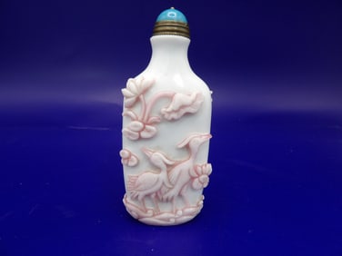 Chinese antique pink overlay milky glass snuff bottle